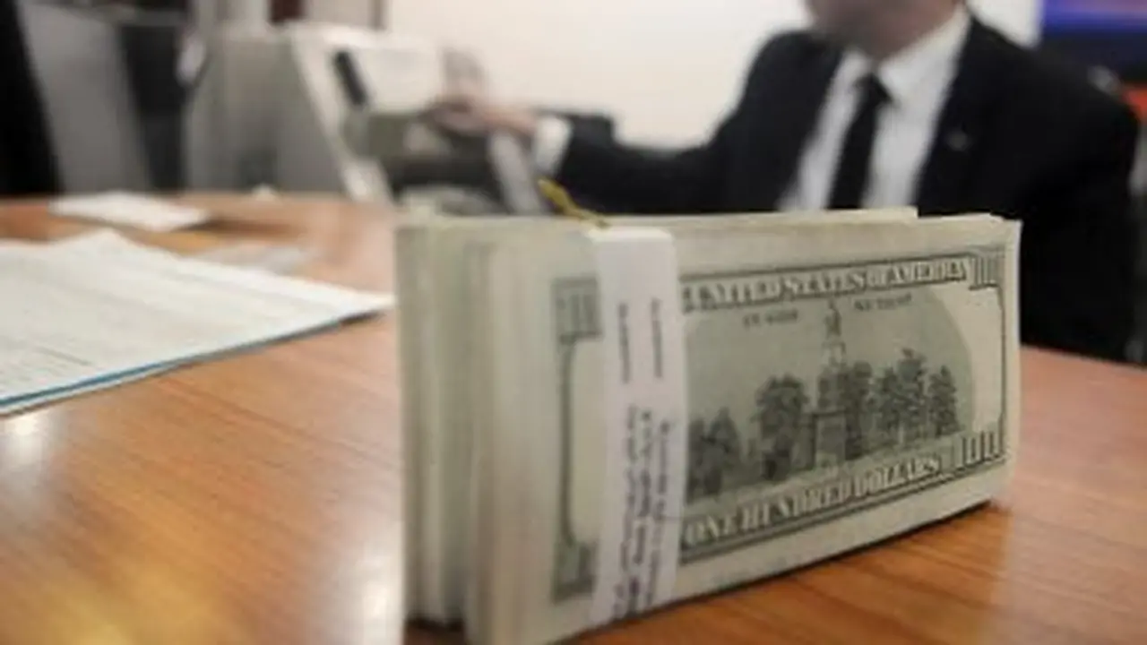 تطورات سعر الدولار مقابل الجنيه في البنوك المصرية خلال التعاملات اليومية